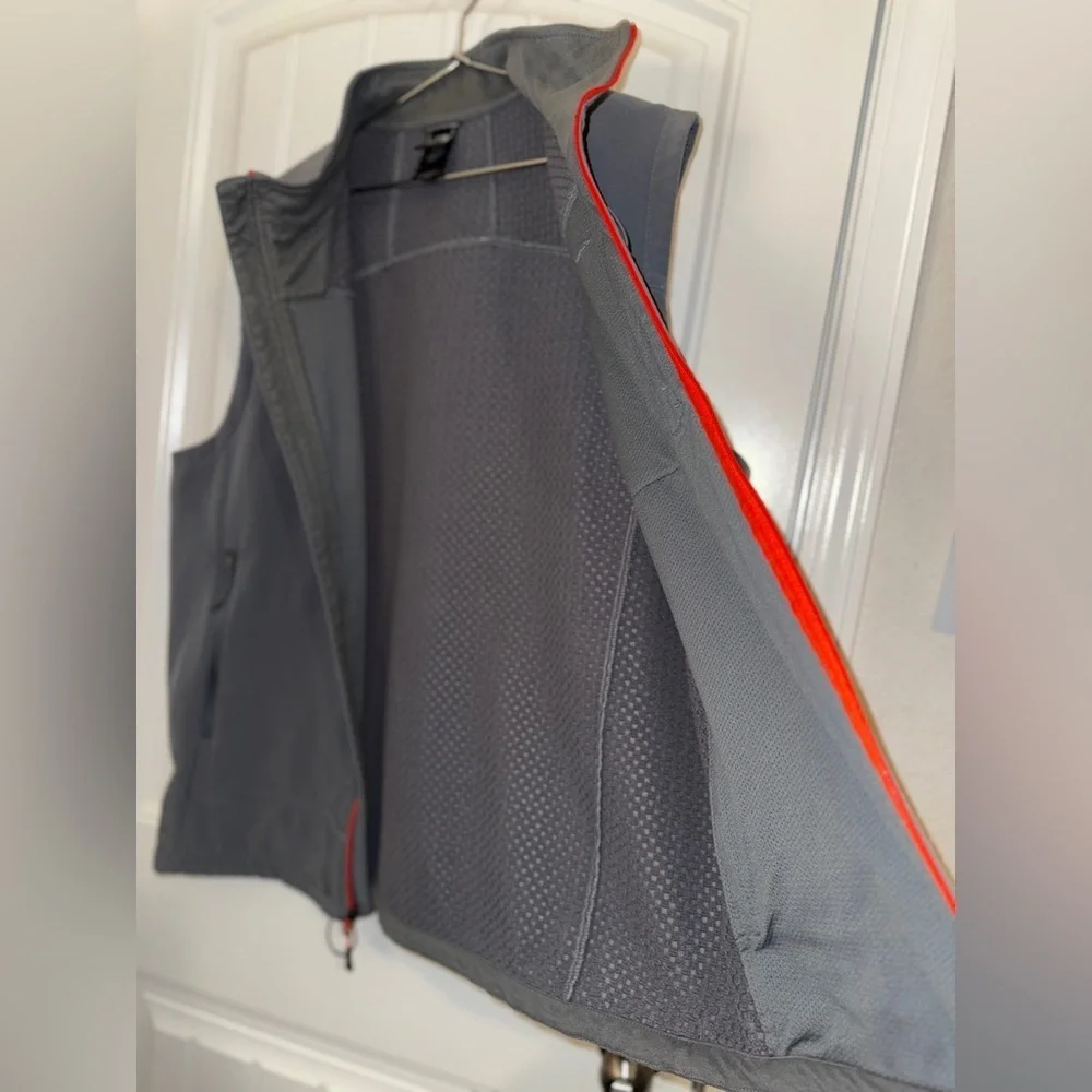 The North Face Men's Apex Bionic Vest Large in gray and Orange